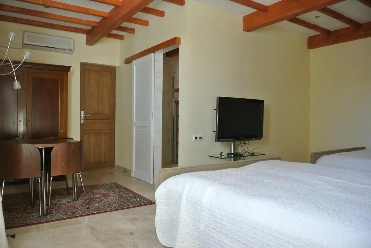 Grand Tamaris Hosting Bed & Breakfast Arles 2*,  France